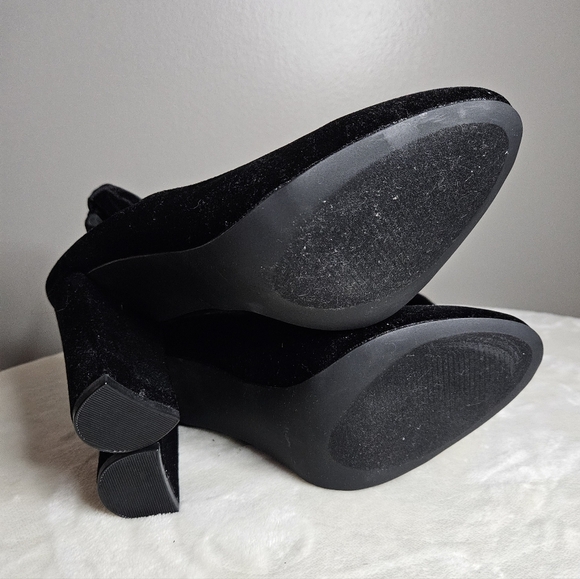 Black velvet block heal with lace up leg - Picture 6 of 7